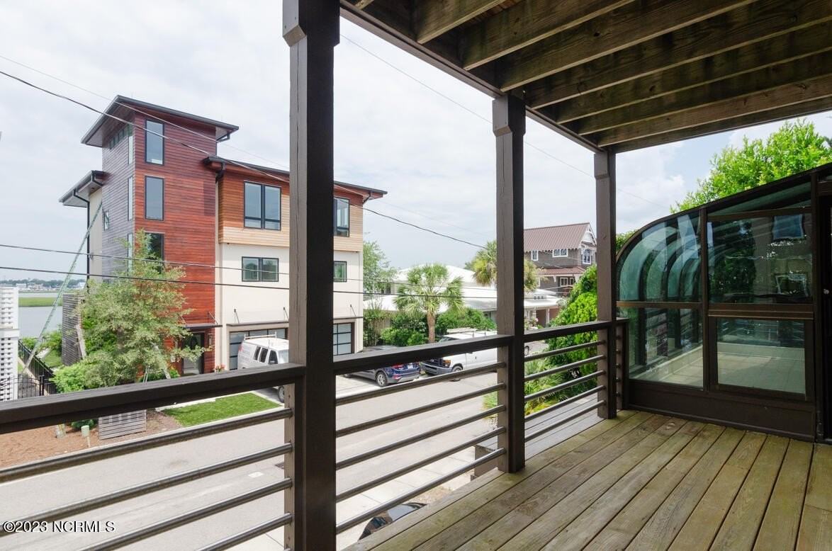 7 Shore Dr - Photo 2 of 37