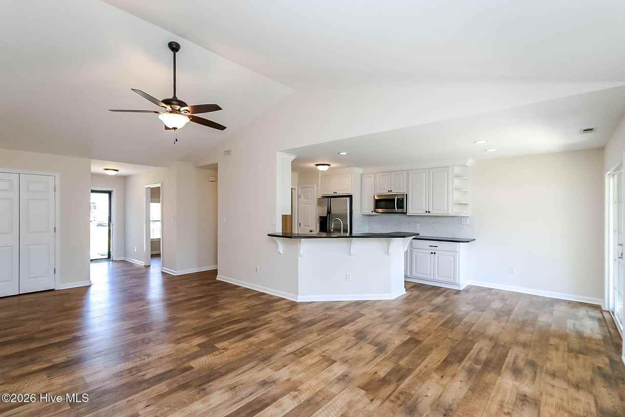 3503 Mandy Ln - Photo 4 of 20