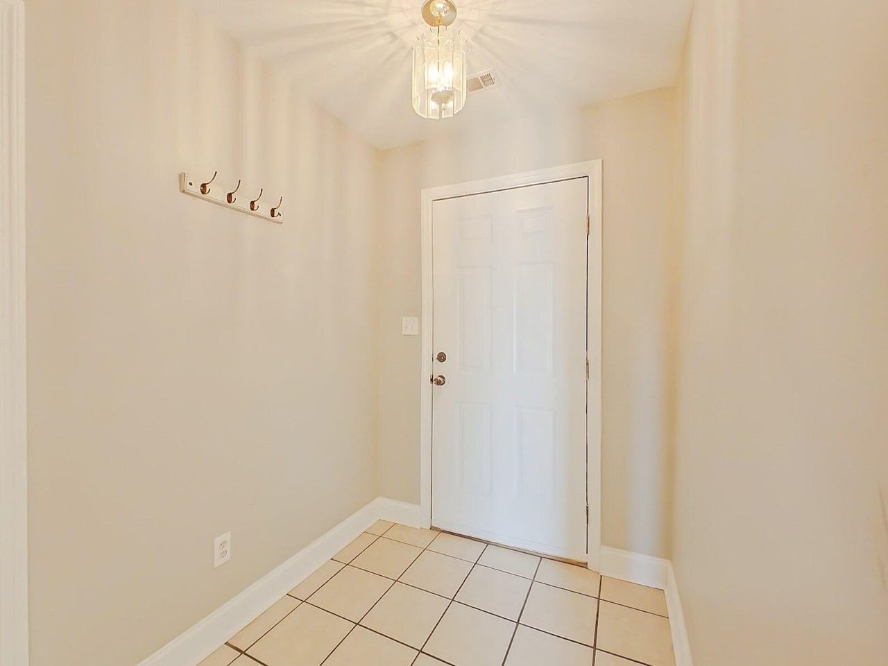 304 Summerfield Cir - Photo 2 of 24