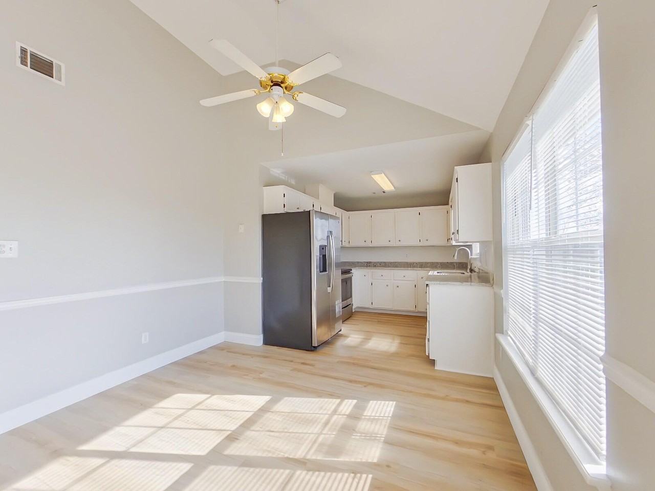 304 Summerfield Cir - Photo 6 of 24