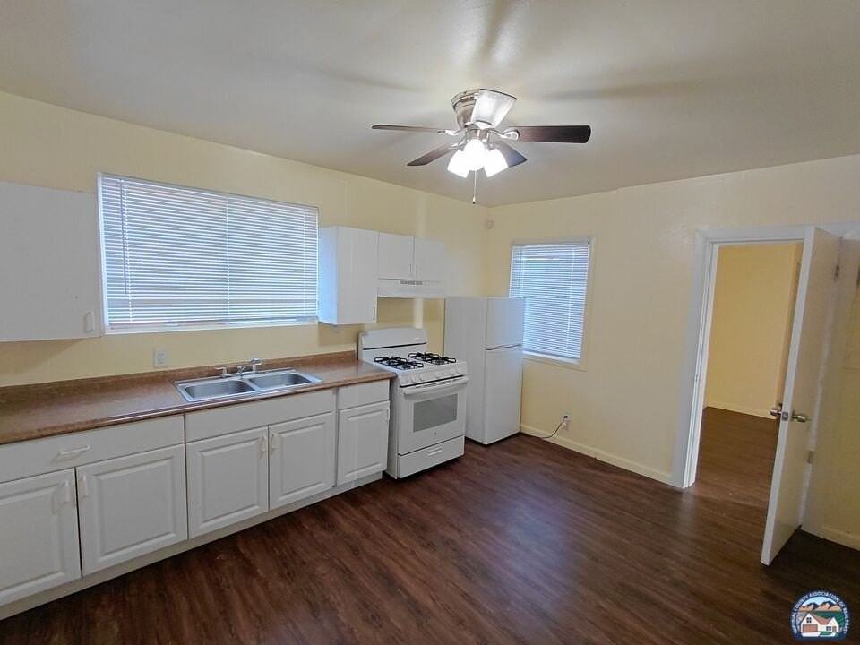 1111 E St #4 - Photo 2 of 10