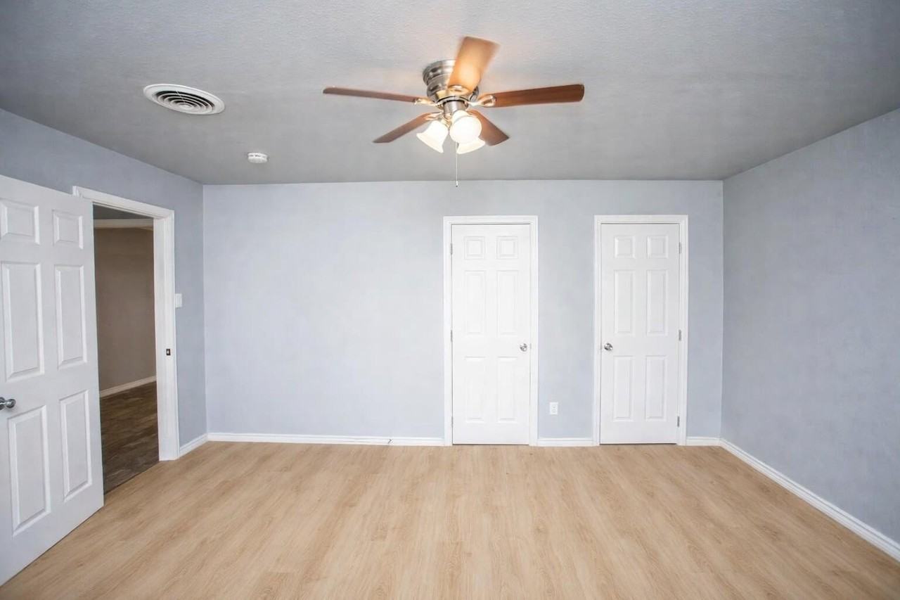 4211 49th St - Photo 4 of 13