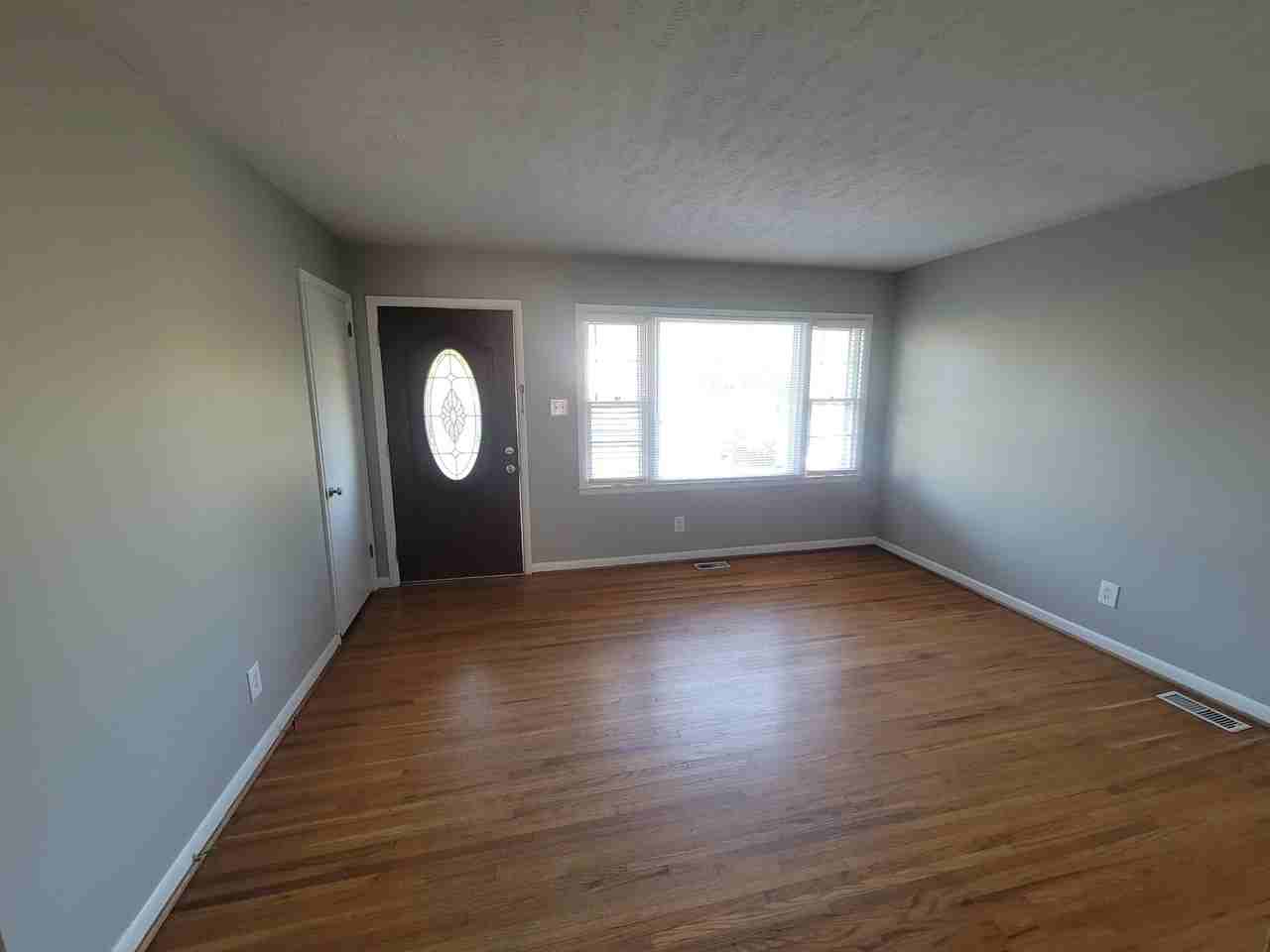 872 Tearose Dr - Photo 2 of 11