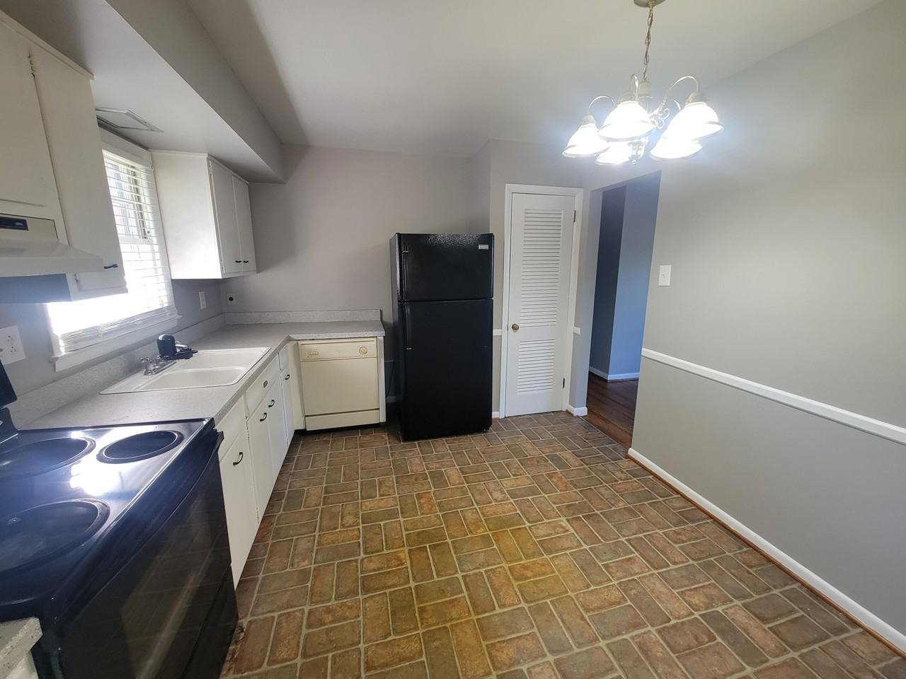 872 Tearose Dr - Photo 3 of 11