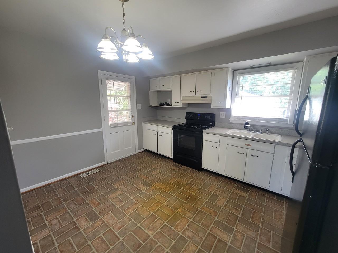 872 Tearose Dr - Photo 4 of 11