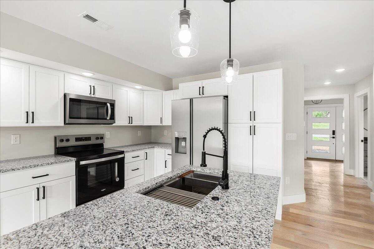 145 Crooked Creek Dr - Photo 7 of 31