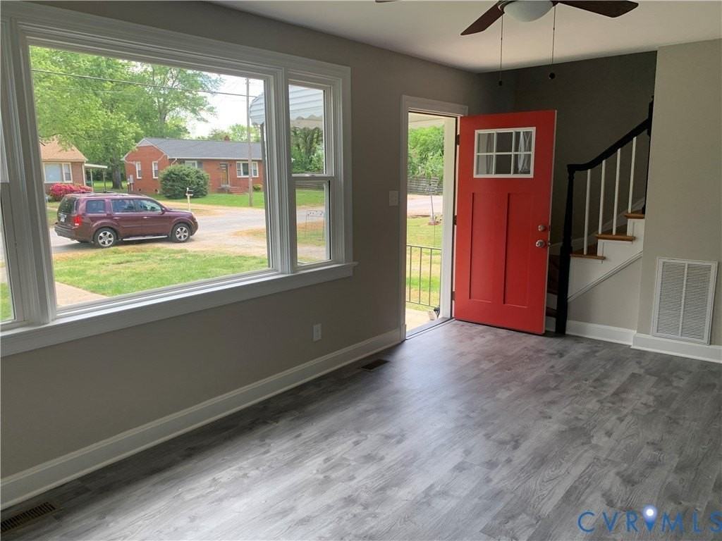 4202 Thomas Dr - Photo 3 of 36