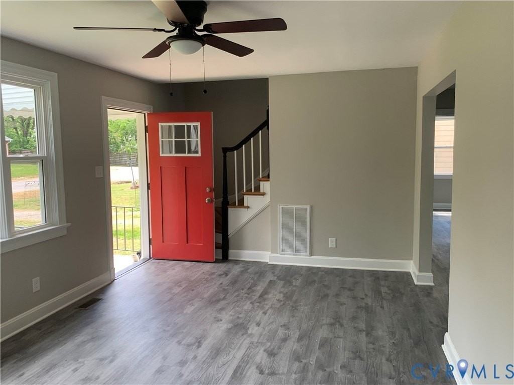 4202 Thomas Dr - Photo 4 of 36