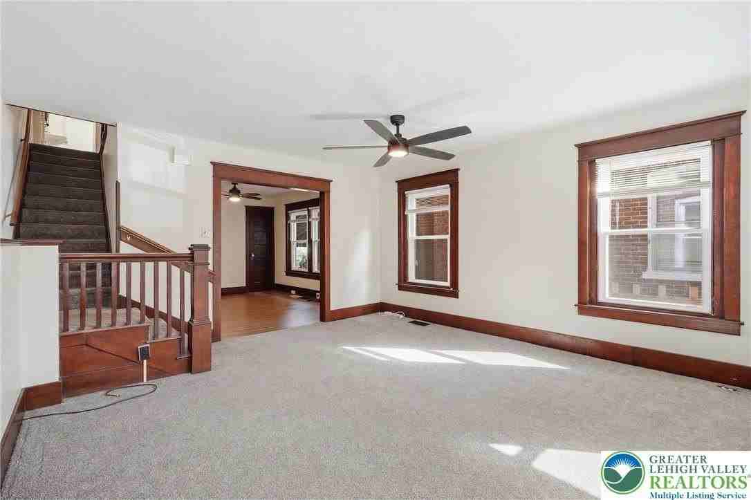 819 Chestnut St - Photo 3 of 32