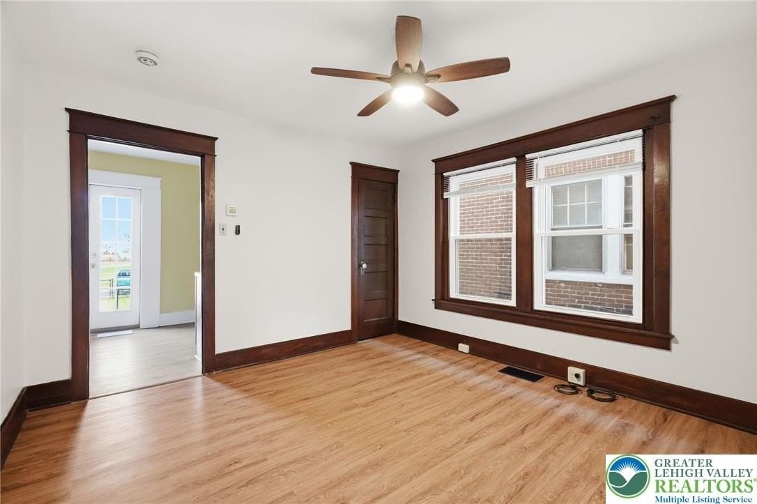 819 Chestnut St - Photo 7 of 32