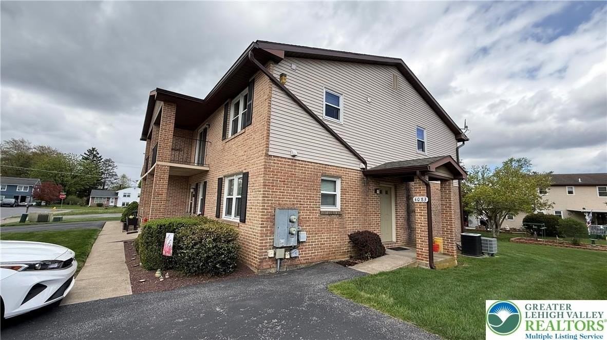 4083 Vaughn St - Photo 3 of 16