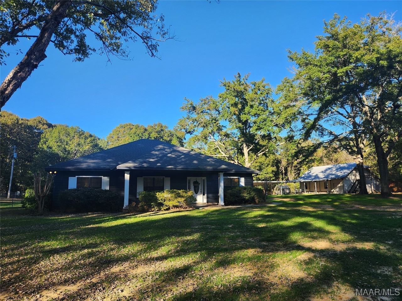 1174 Old Prattville Rd - Photo 2 of 42