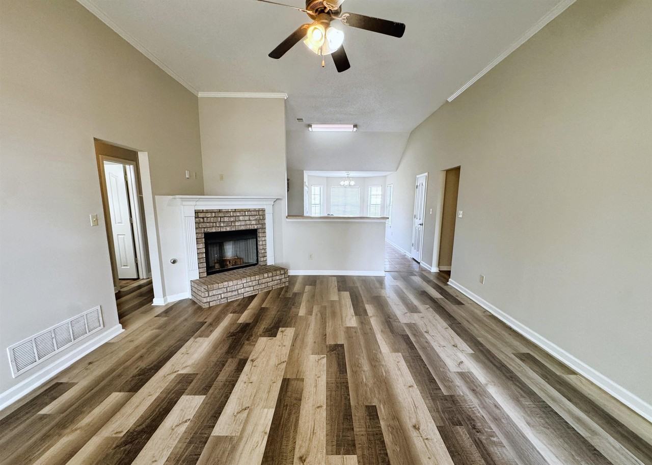 6098 Ravenwood Lake Dr E - Photo 2 of 17