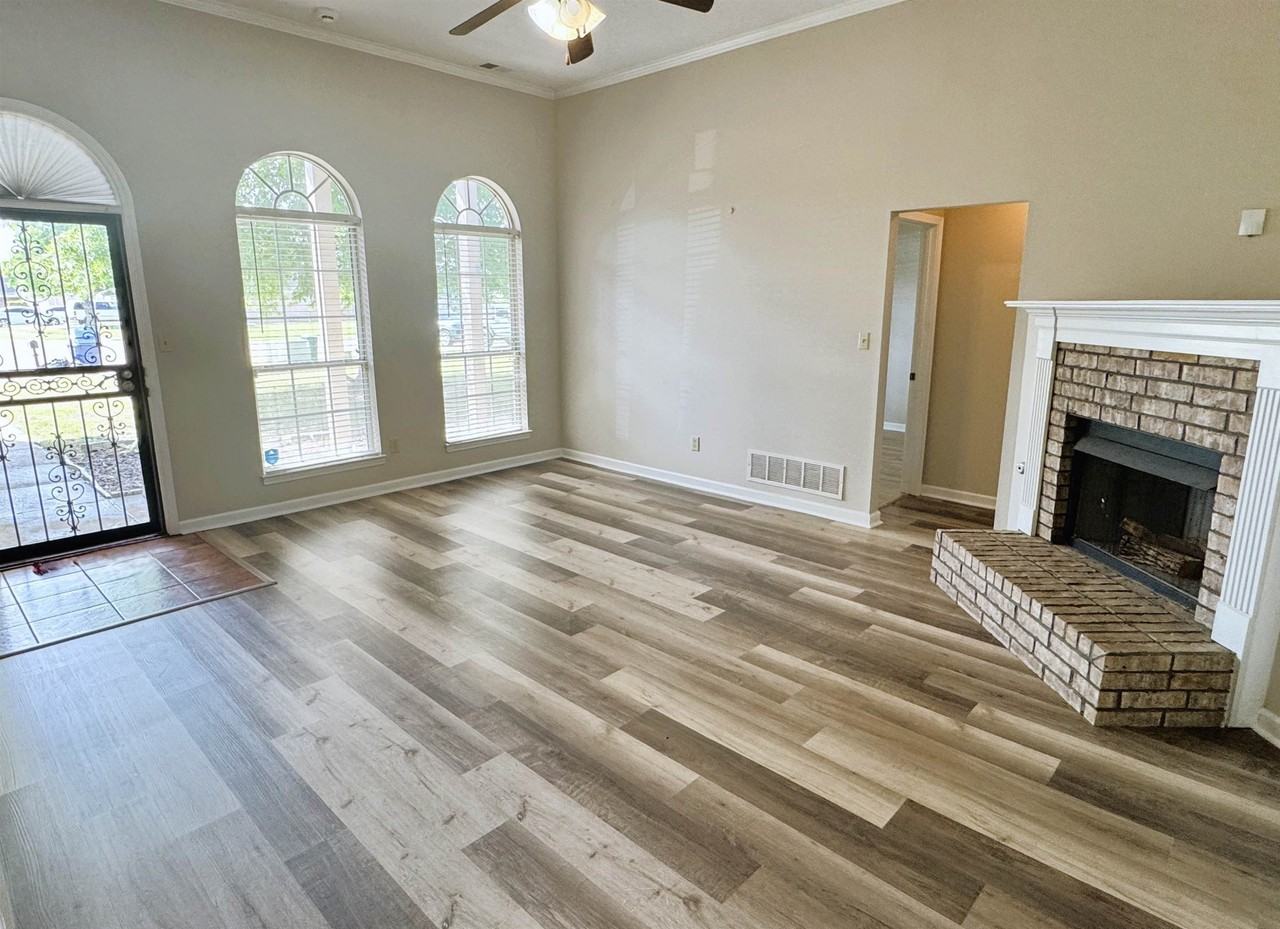 6098 Ravenwood Lake Dr E - Photo 3 of 17