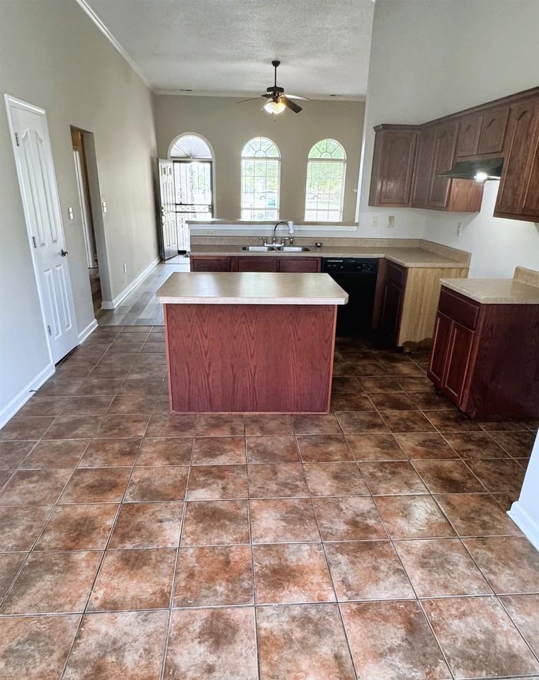 6098 Ravenwood Lake Dr E - Photo 6 of 17