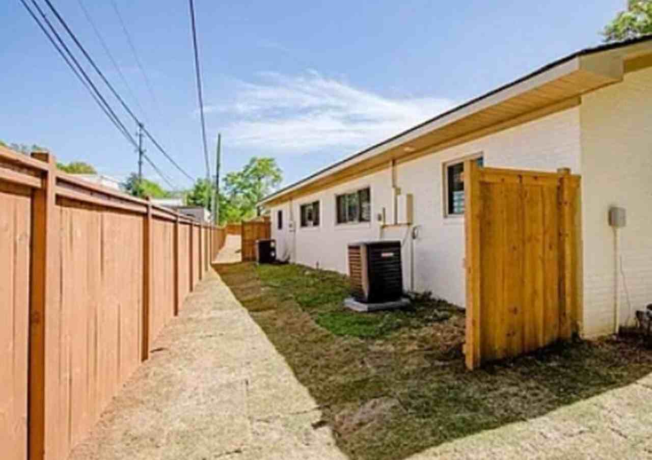 304 West College Street* - Photo 6 of 7