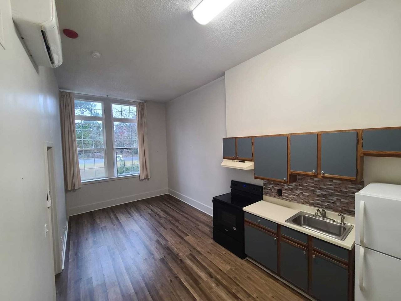 Hege Apts - Photo 3 of 37