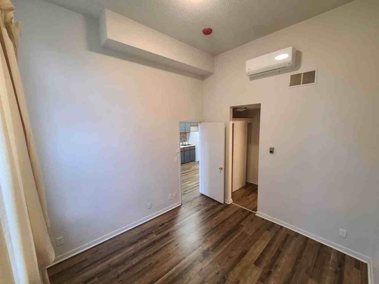 Hege Apts - Photo 4 of 37