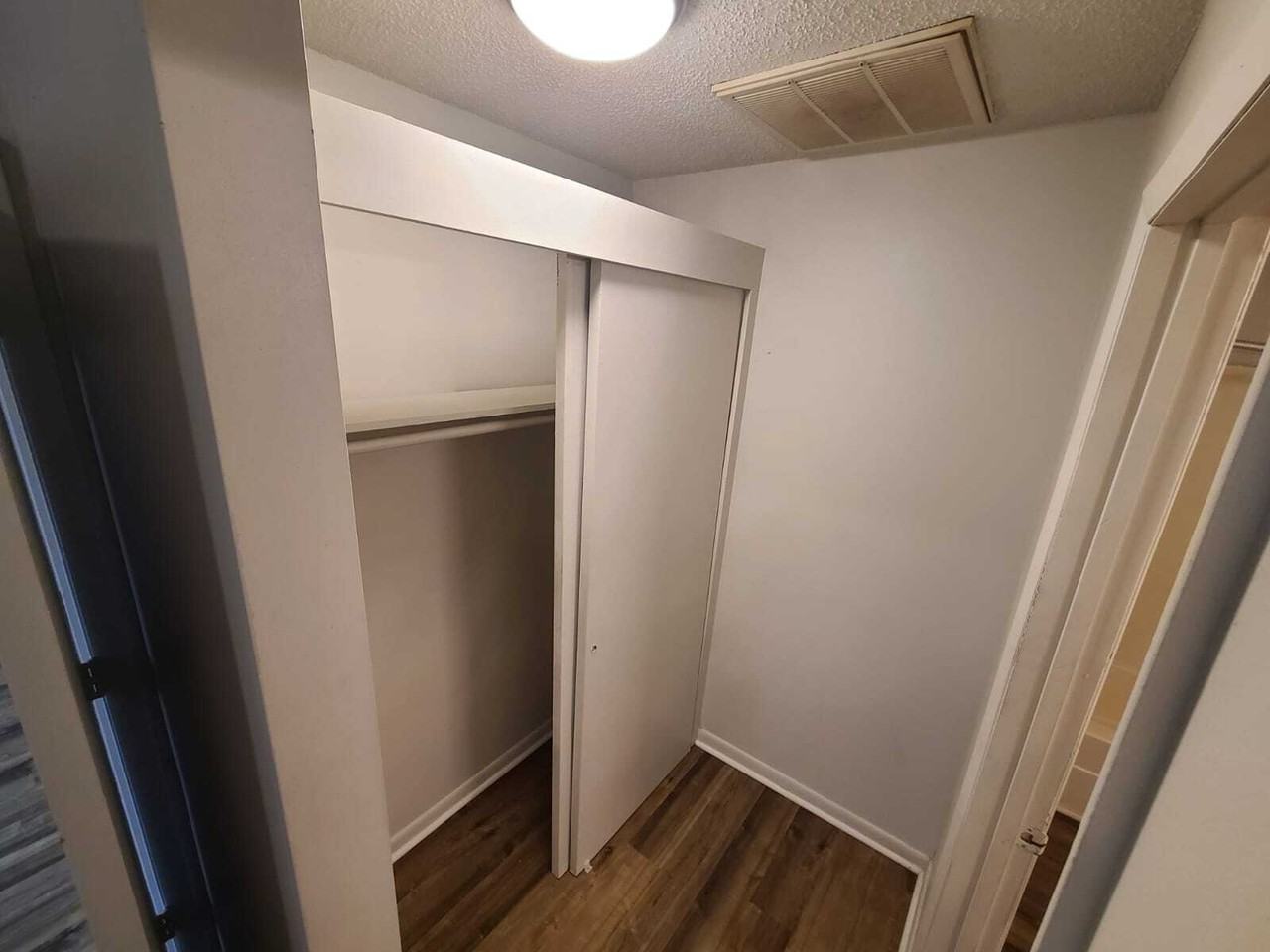 Hege Apts - Photo 5 of 37