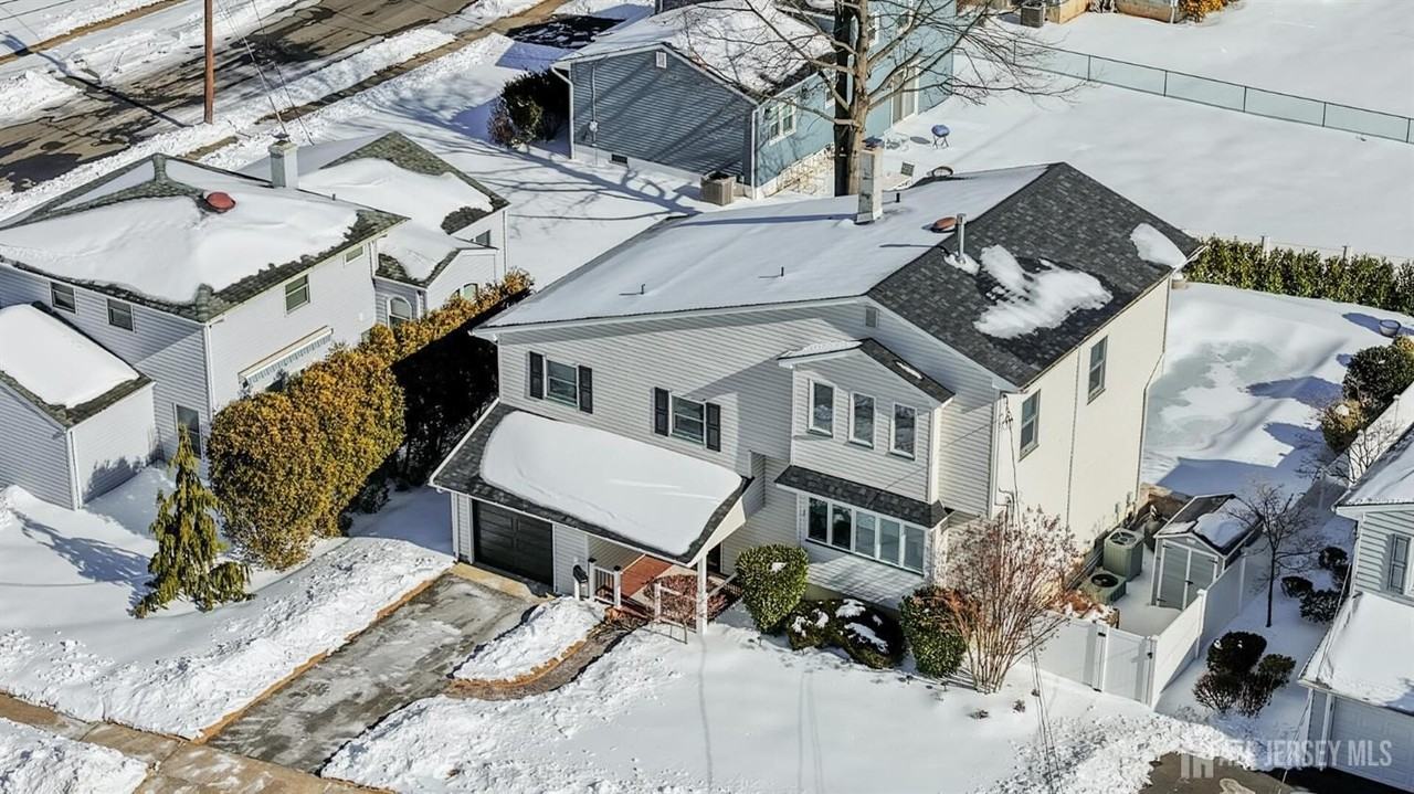 70 Connor Ave - Photo 5 of 34