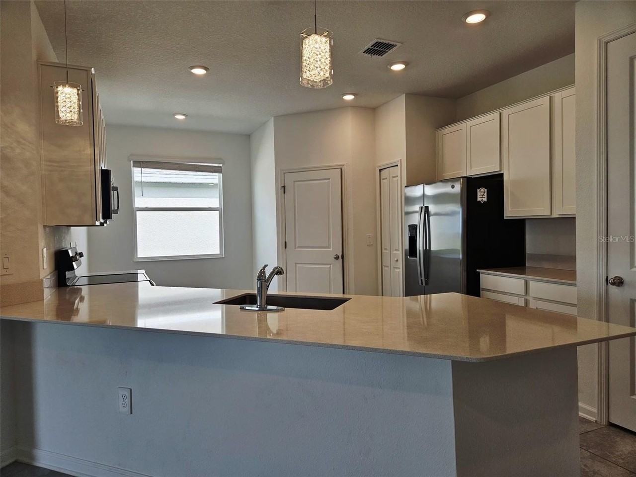 652 Daring Dr - Photo 4 of 29