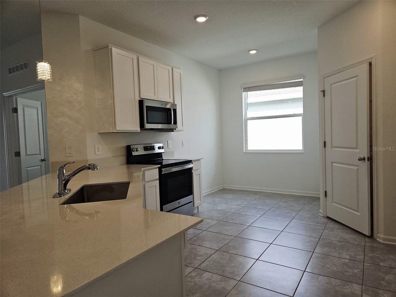 652 Daring Dr - Photo 7 of 29