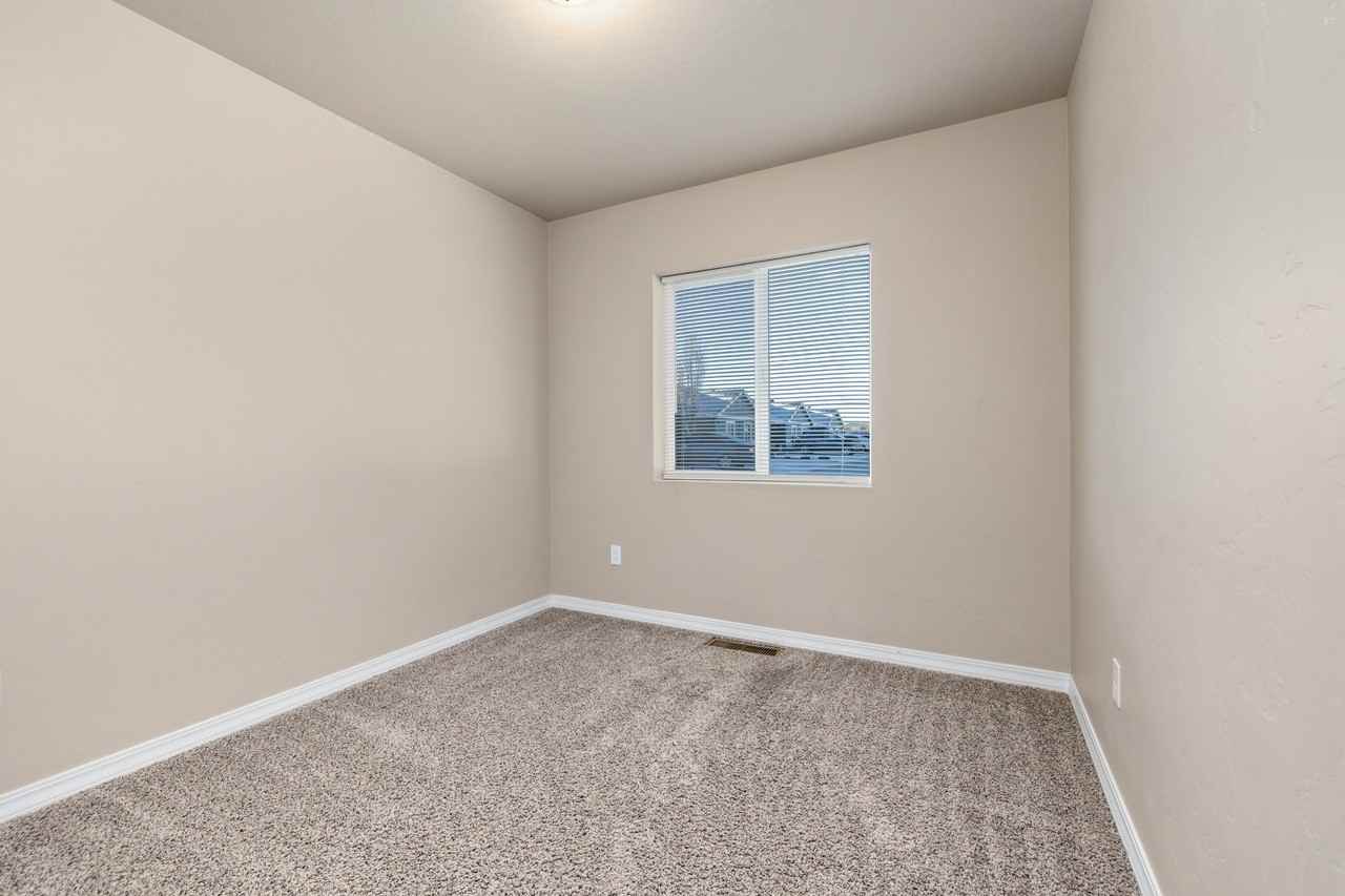 Teddy Place at Greenhurst - Photo 4 of 37