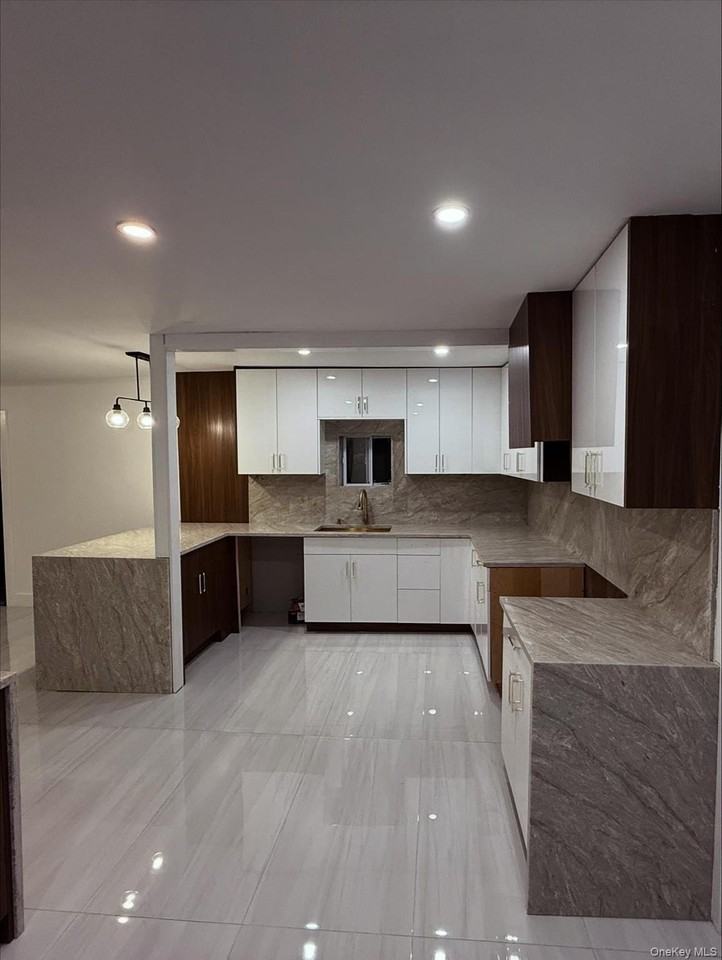 309 Franklin Ave - Photo 3 of 13