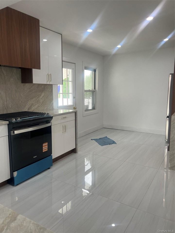 309 Franklin Ave - Photo 4 of 13