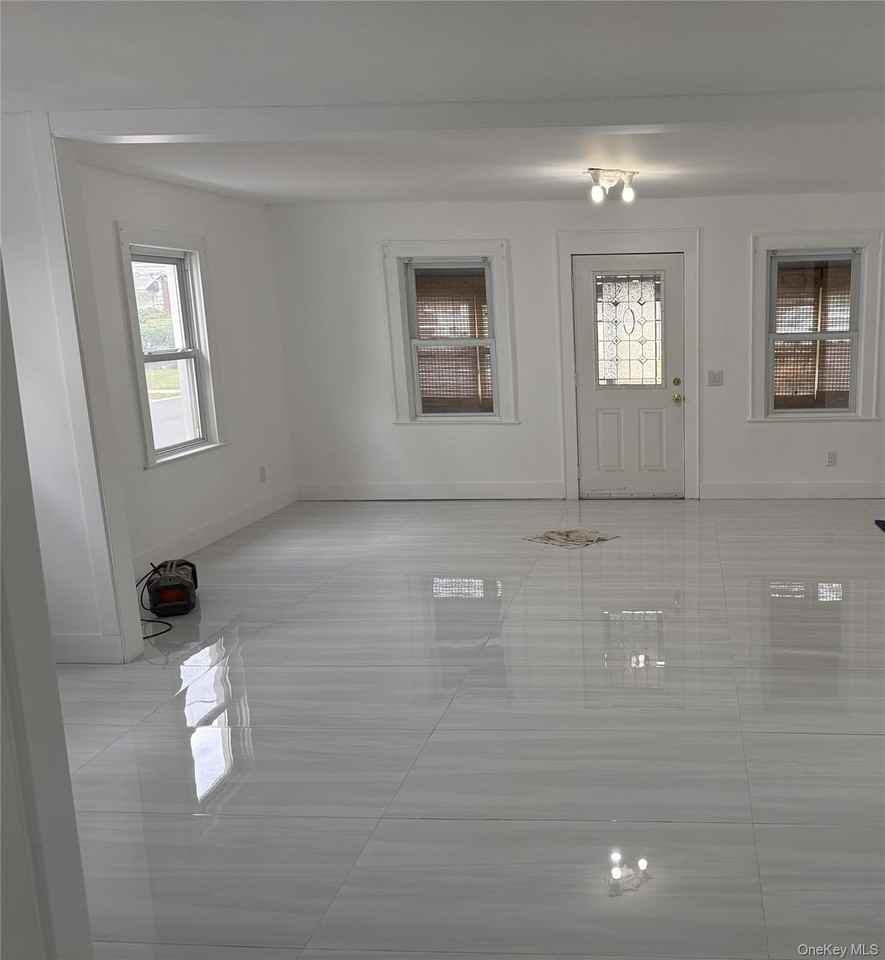 309 Franklin Ave - Photo 3 of 13