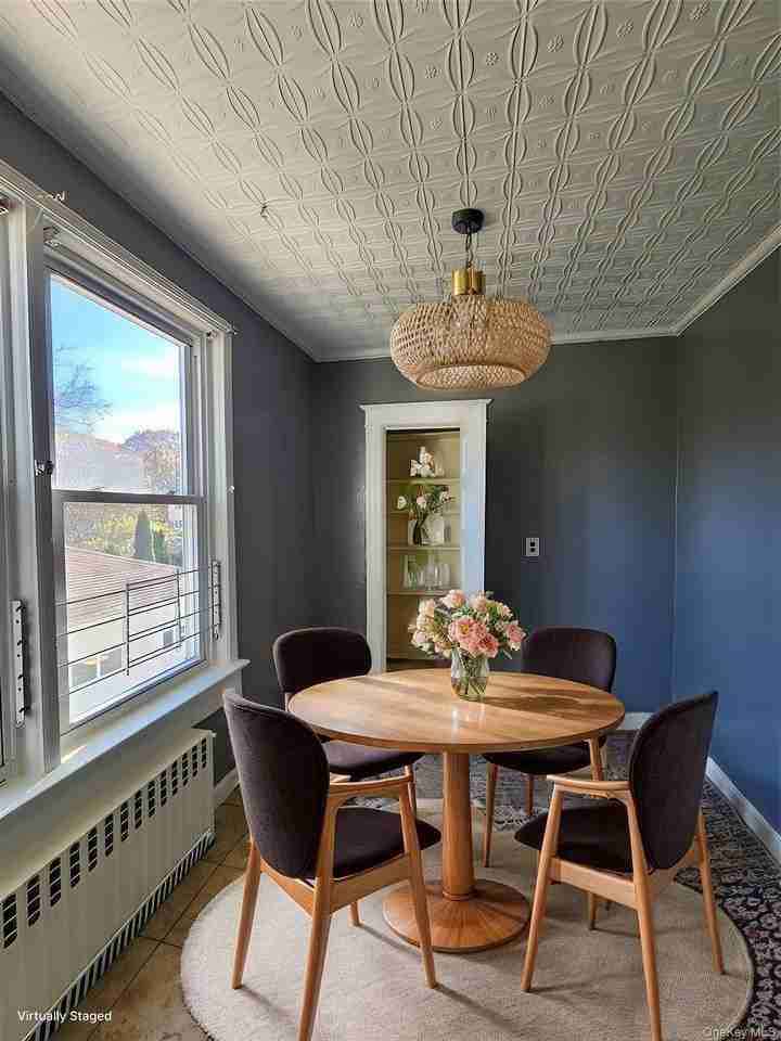 184 Trenchard St - Photo 2 of 11