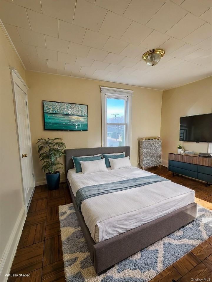 184 Trenchard St - Photo 6 of 11