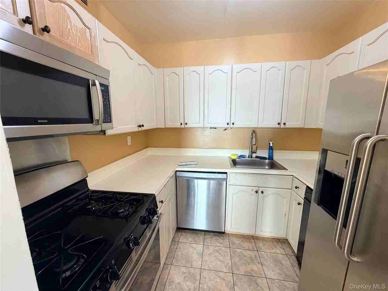 520 115th St #520E - Photo 6 of 10