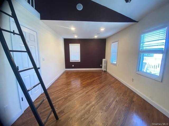 347 W Market St - Photo 4 of 6