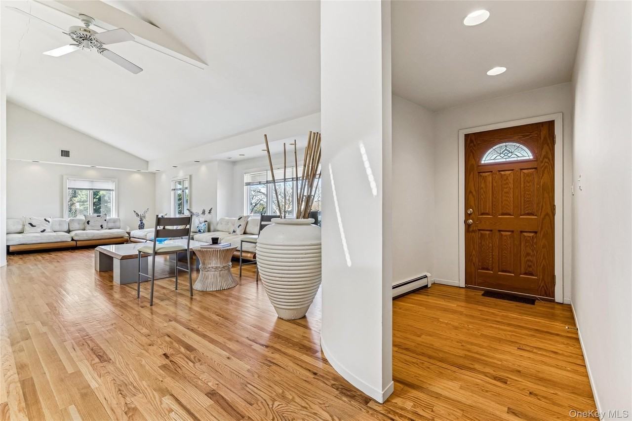 22 Meadow Ln - Photo 4 of 20