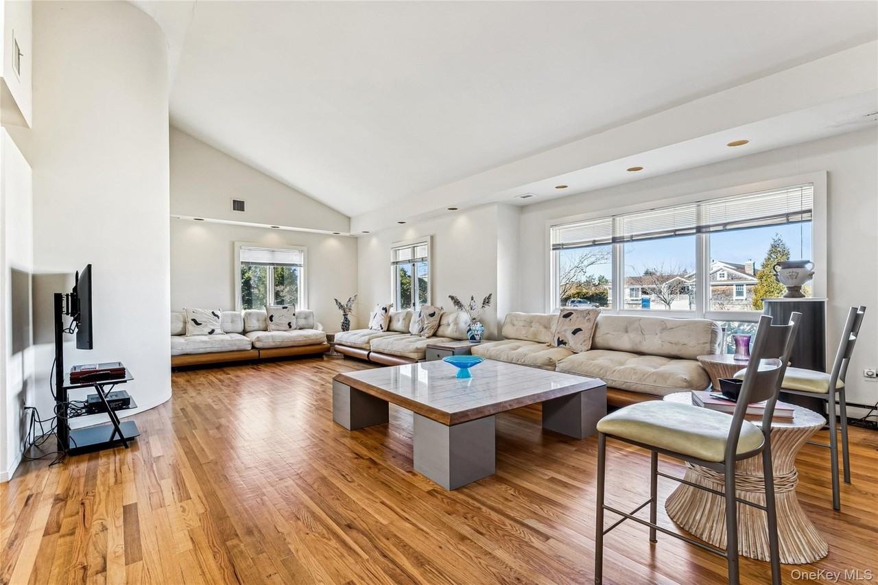 22 Meadow Ln - Photo 6 of 20