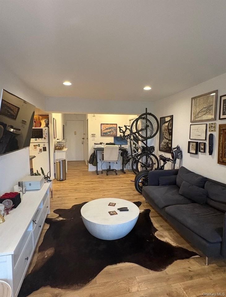 55 Monroe Blvd #2S - Photo 3 of 16