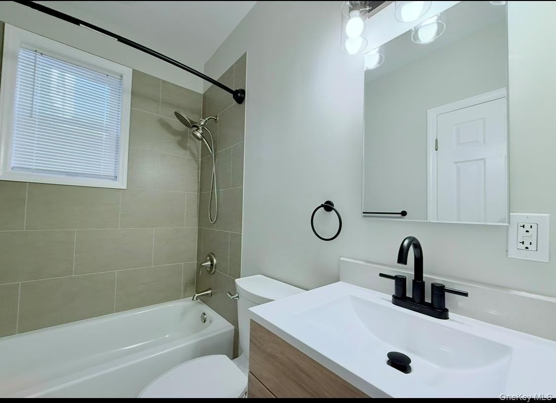 621 2nd St - Photo 3 of 17