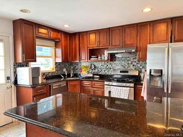 133 Railroad Ave - Photo 3 of 10