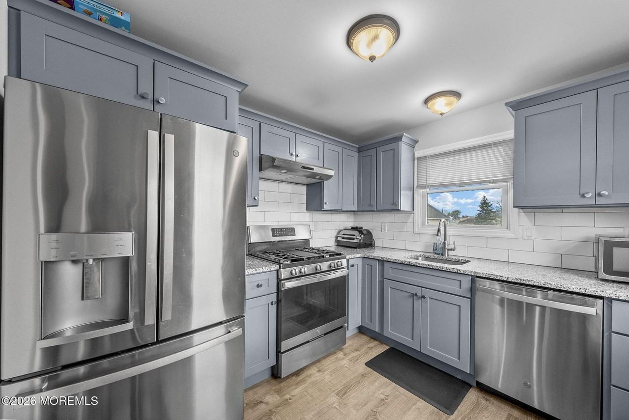 816 King George Rd #3 - Photo 3 of 18