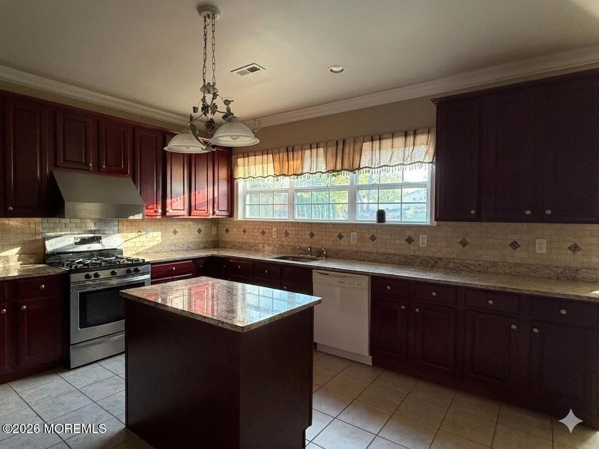 8 Bennett Ct - Photo 7 of 26