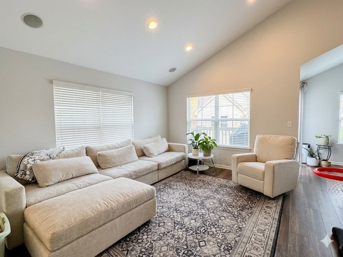 121 Rosehall Dr - Photo 2 of 23