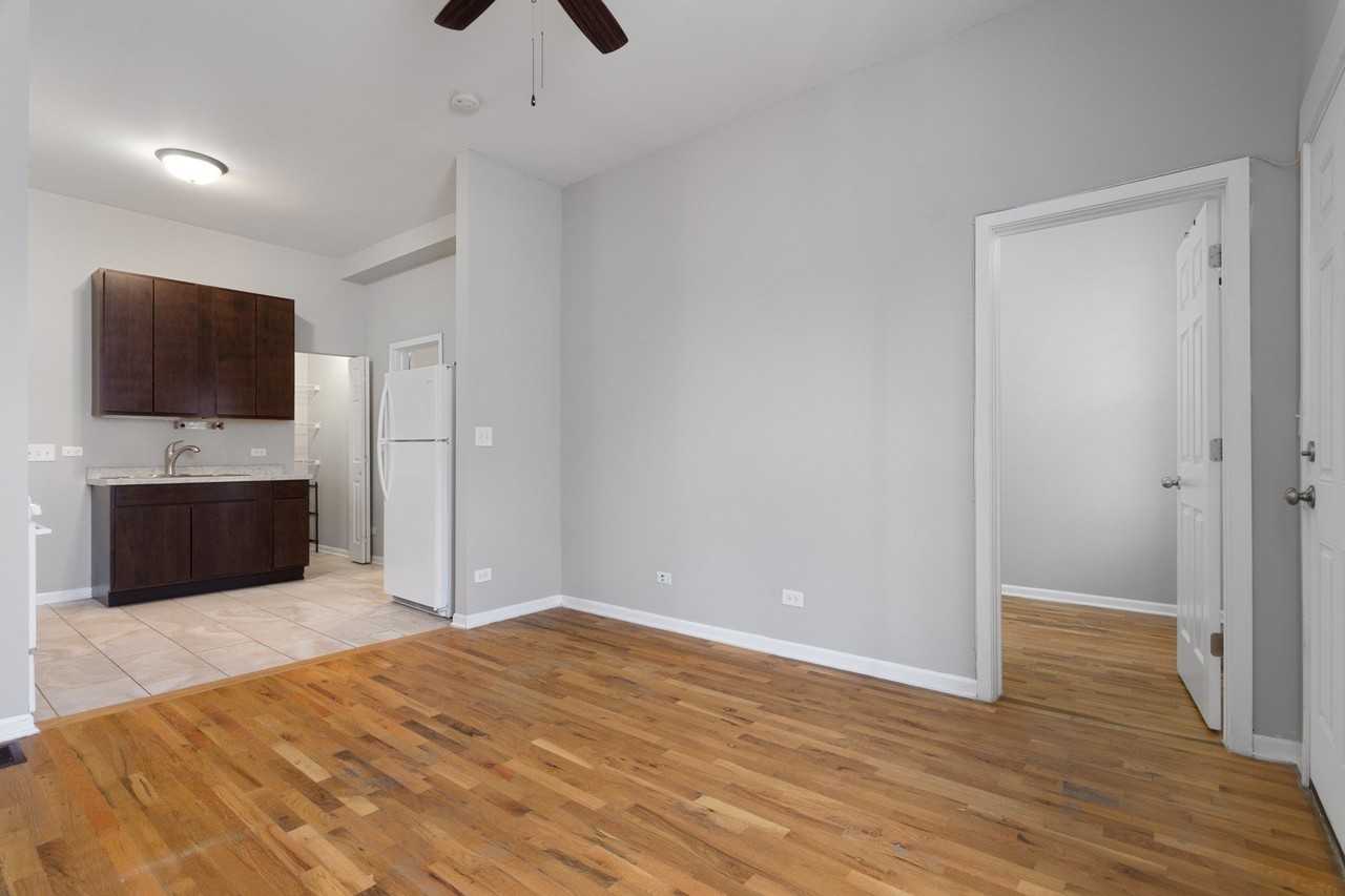 1532 W 18th Pl #1R - Photo 3 of 12