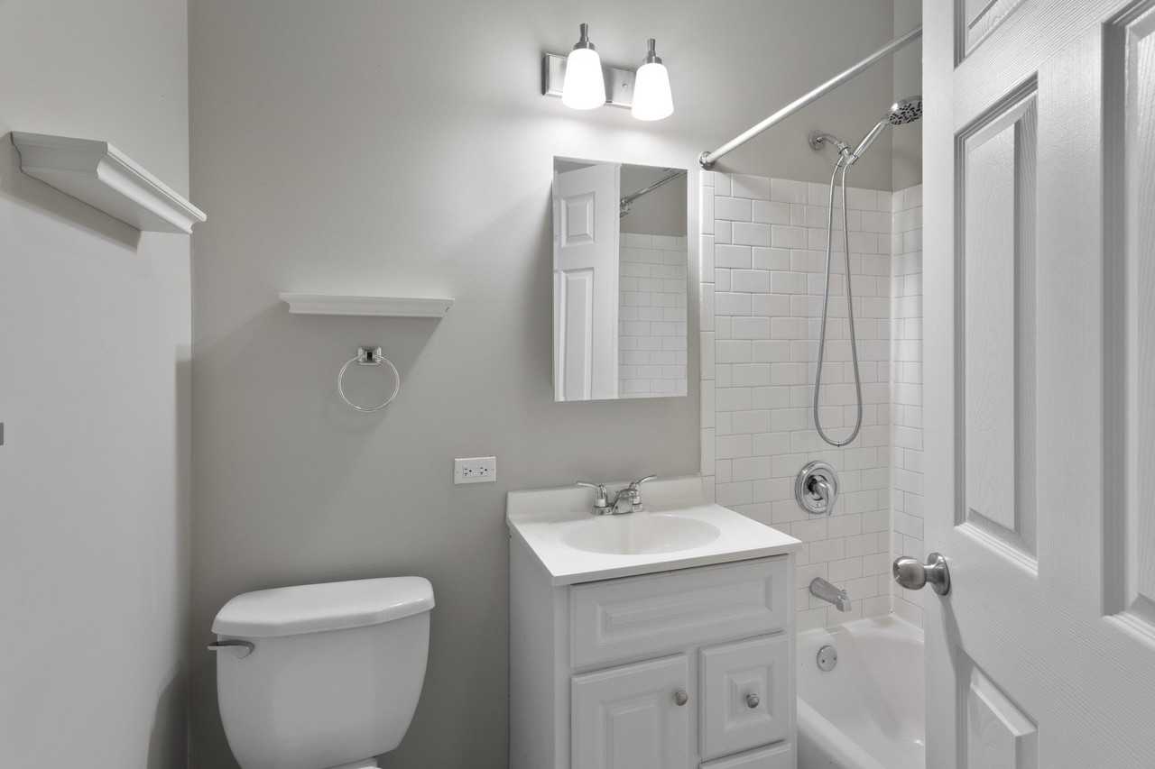 1532 W 18th Pl #1R - Photo 6 of 12