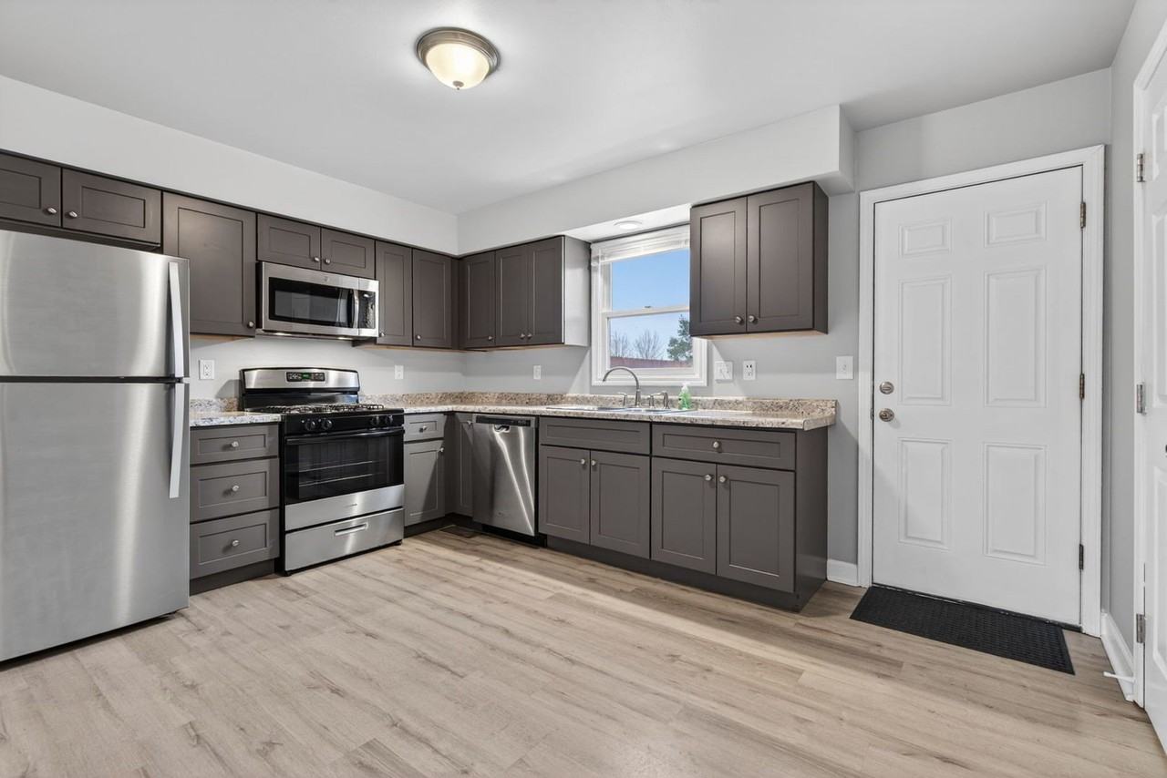 115 Colonial Pkwy #C - Photo 7 of 28