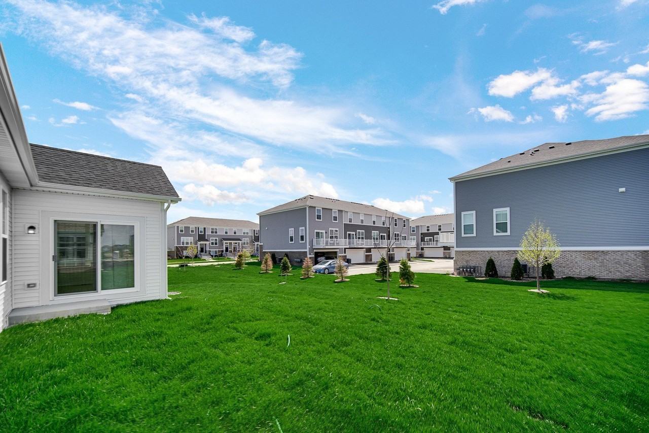 14905 S Mccarthy Cir - Photo 3 of 24