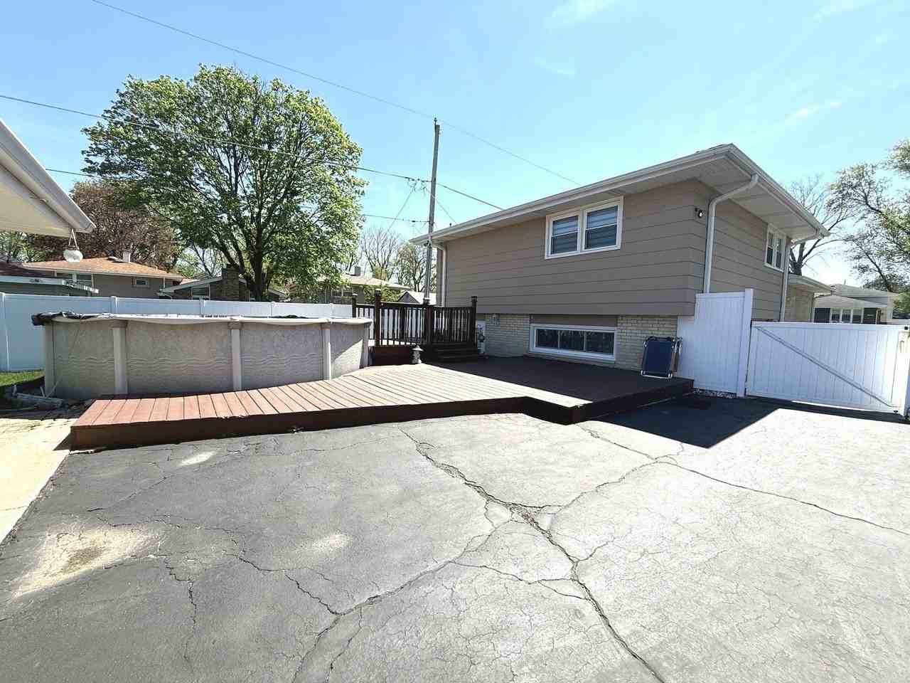 6944 W 106th Pl - Photo 3 of 33