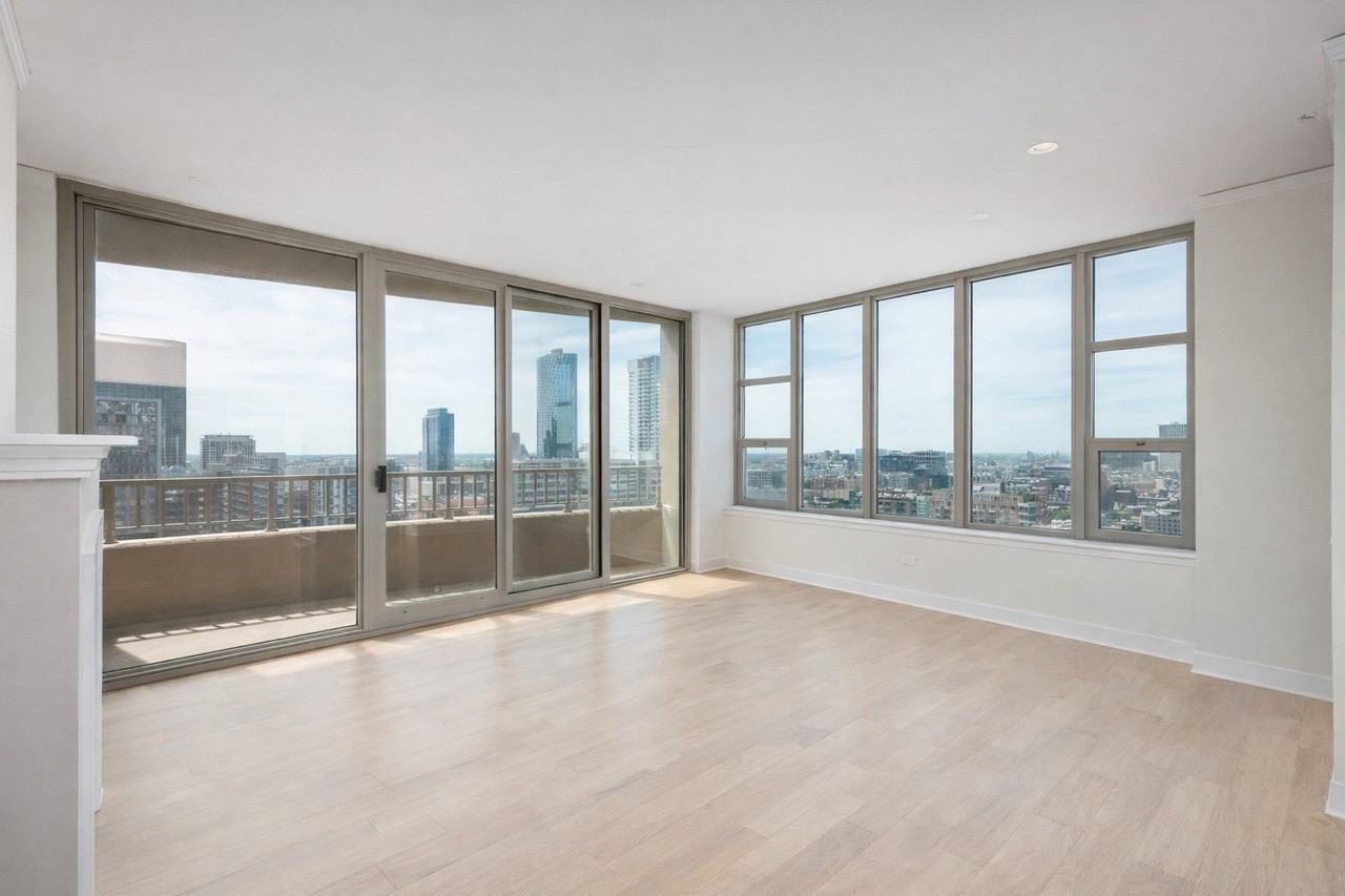 200 N Jefferson St #1901 - Photo 2 of 12