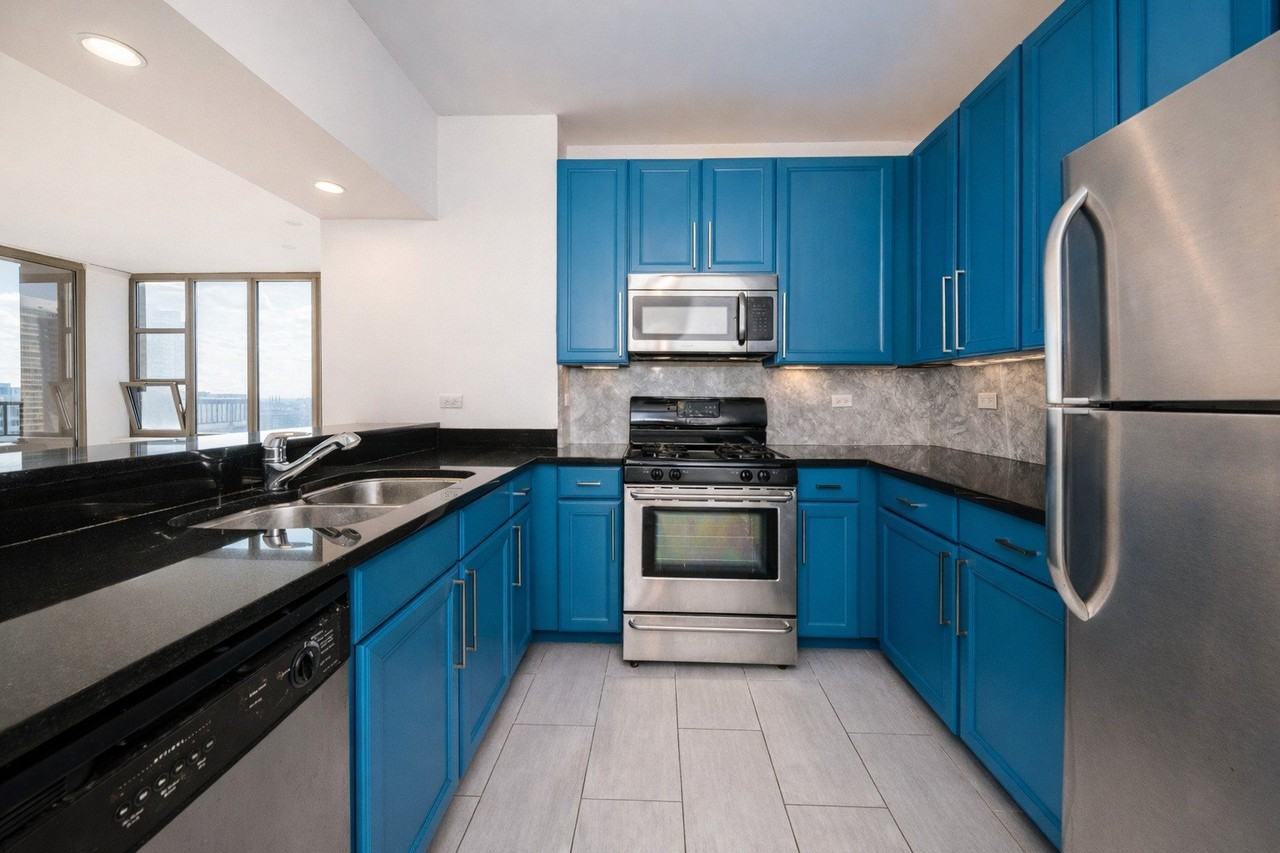 200 N Jefferson St #1901 - Photo 5 of 12