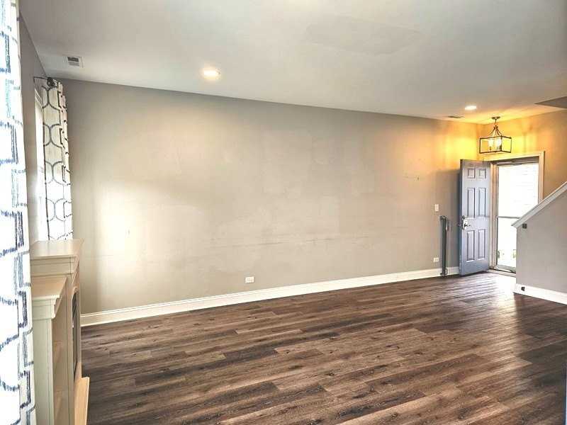 306 Parkside Dr - Photo 2 of 14